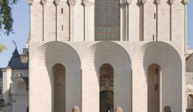 La cathédrale d’Angers inaugure son parvis contemporain