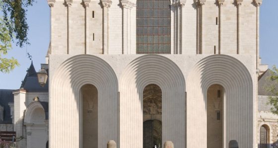 La cathédrale d’Angers inaugure son parvis contemporain