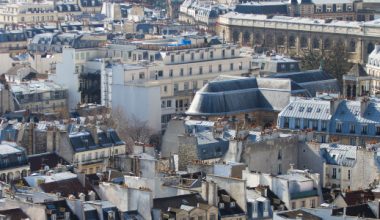 La vie surchauffée sous les toits de Paris