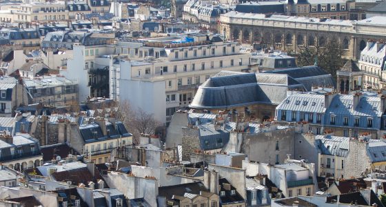 Toits parisiens : l’impossible vie sous le zinc
